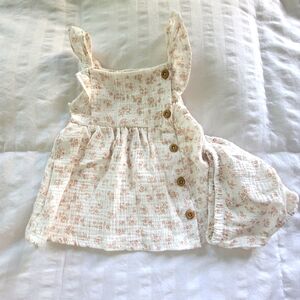 Cream and pink floral baby girl dress with bloomers. Size 12 months!